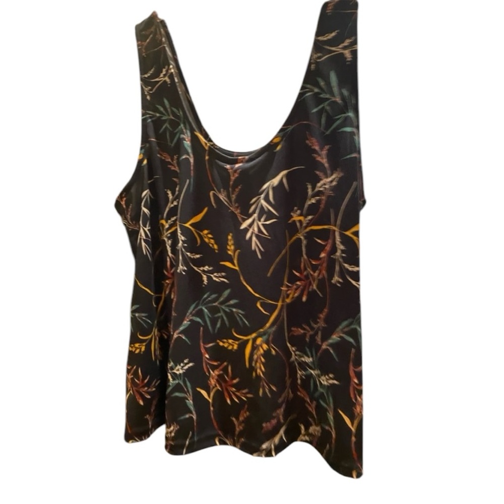NWT Lole M Deep Blue Floral Sleeveless Top